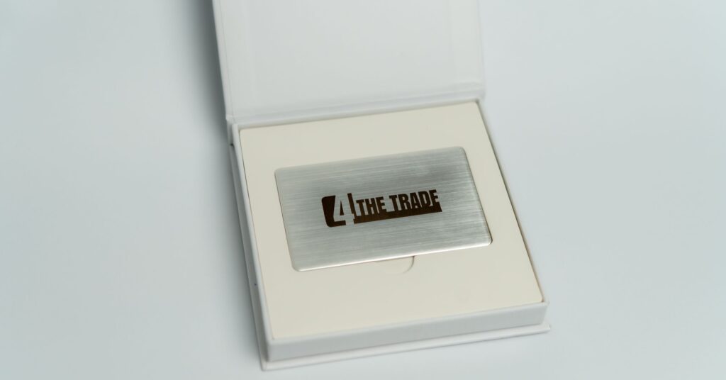 Top 10 Benefits of Using Digital Business Cards for Professionals (1)