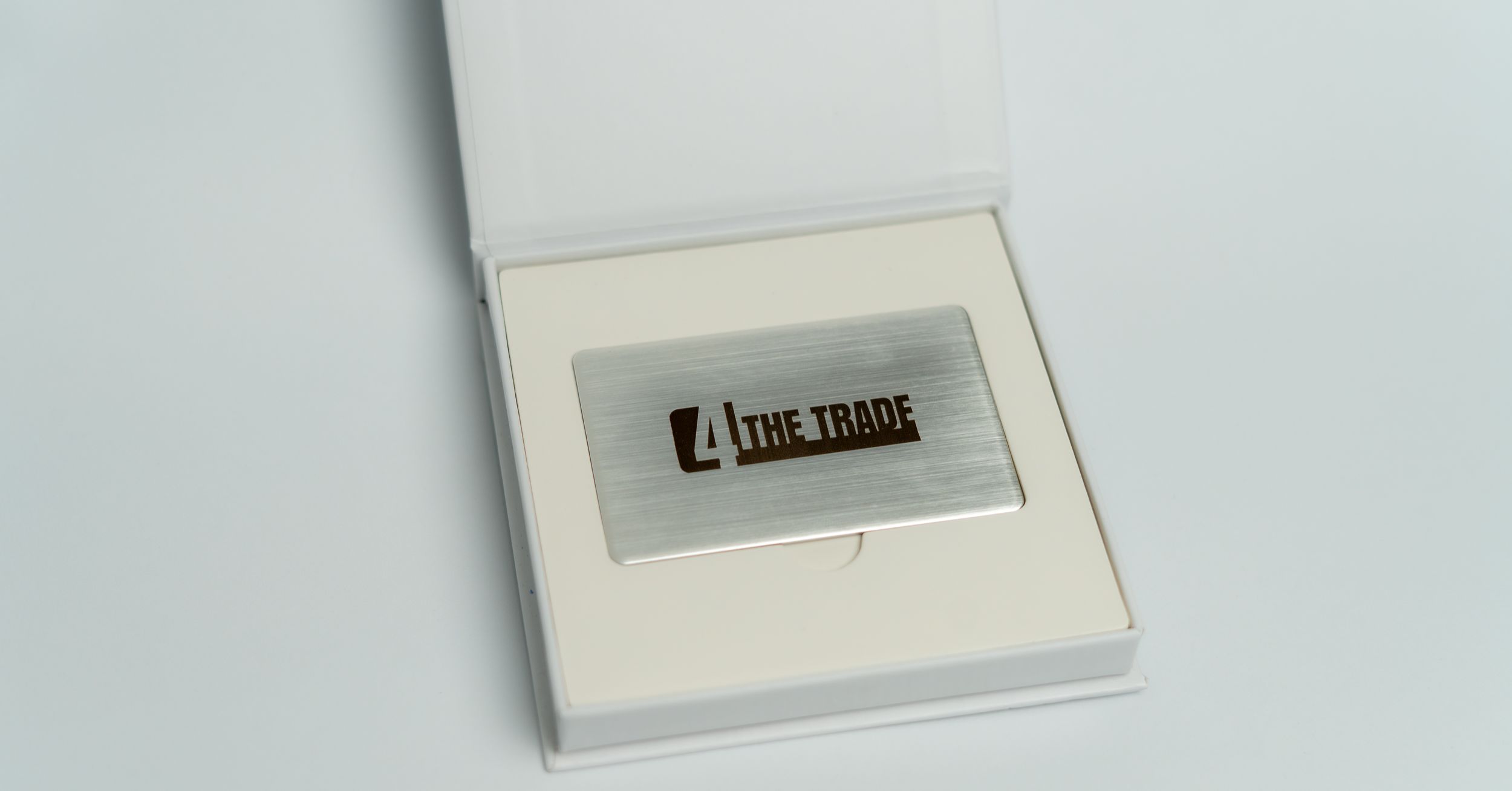 Top 10 Benefits of Using Digital Business Cards for Professionals (1)